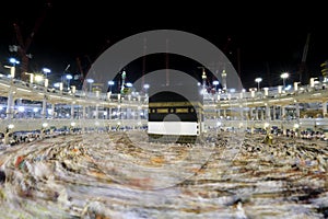 Suudi Arabistan Mekke`de Mescid-i Haram`da Kabe photo