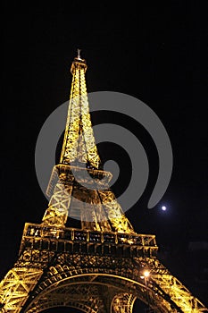 Midnight in Paris, Eiffel Tower