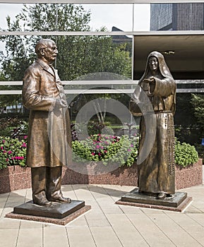 Mother alfred moes william Mayo Clinic statue