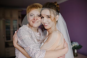 Mother of the bride blesses the bride for a happy family life.