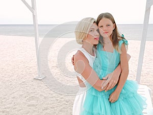 Mother and daughter having tender moment on the beach - Loving mom kissing her child outdoor - Family love concept