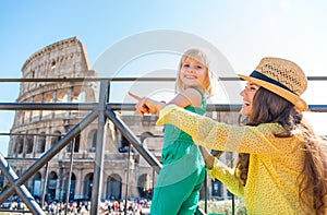 Madre un turisti sul Roma 