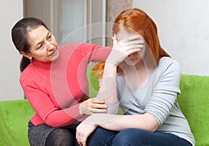 Mother gives solace to teen daughter photo