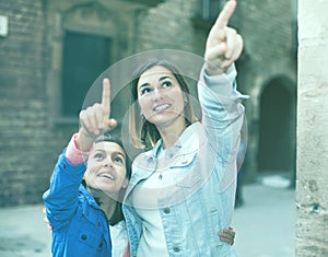 Mother giving explanations to daughter during tour