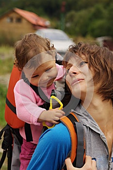 Madre madre invio un bambino un bacio 