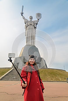 Mother Motherland monument - waman takes selfie