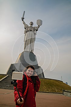 Mother Motherland monument - waman takes selfie