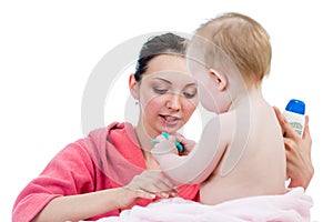 Mother's care after bathing to baby girl