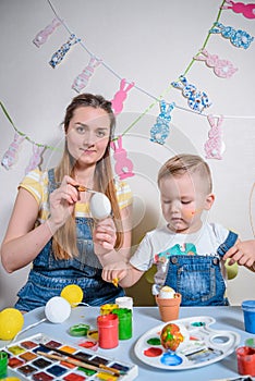 Mother teaches kid to do craft items