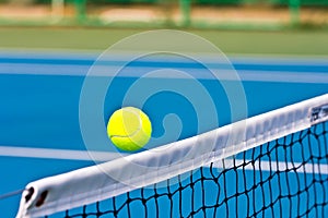 Motion tennis ball
