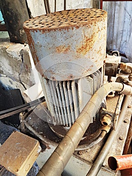 Motor used for a long time with rust. photo