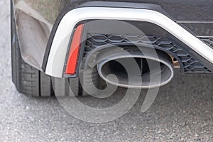 motor Vehicle Exhaust pipe with tires