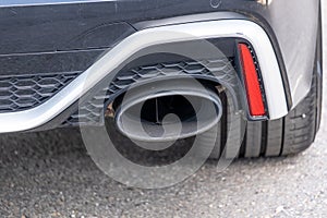 motor Vehicle Exhaust pipe with tires