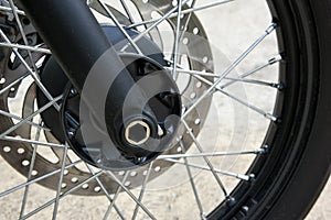 Motorcycle front spoke wheel