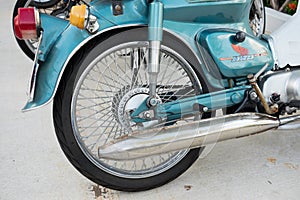 Motorcycle rear wheel, tire, brake