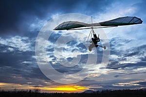 Motorized hang glider flying