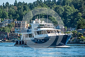 Motoryacht en route to Shilshole Bay