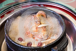 Motuo stone pot of chicken