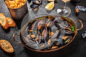 Moules frites, mussels with fries, with lemon and toasts