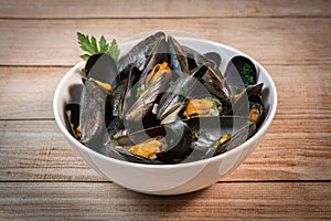 Moules mariniere, mussels, with cream, garlic and parsley in a iron bowl