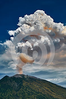 Mount Agung volcano dramatic eruption