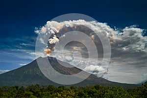 Mount Agung volcano dramatic eruption