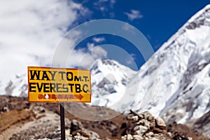 Mount Everest Signpost, Travel to Base Camp