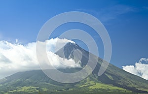 Mount mayon active volcano erupting philippines