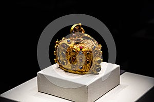 Mount ruby and Emerald gold crown