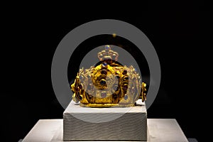 Mount ruby and Emerald gold crown