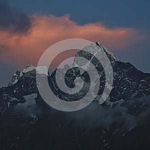 Mount Thamserku at sunset