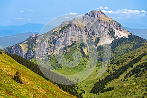 Velký Rozsutec. Barevné jarní horské krajiny Malé Fatry, Slovensko