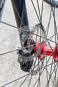 Mountain bike front wheel with hydraulic disc brake