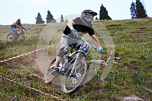 Mountain biker on downhill rce