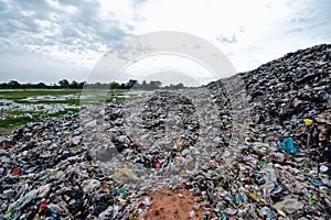 Mountain garbage It comes from urban and industrial areas in underdeveloped countries.