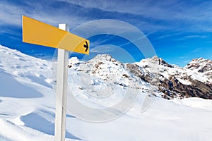 Mountain guidepost