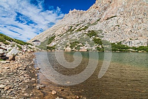 Mountain hut Refugio Frey and Laguna Toncek lake