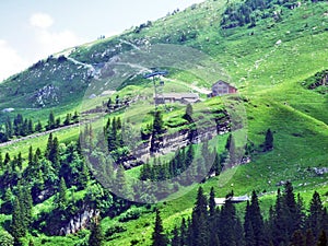 Mountain Inn StÃÂ¶feli oder Berggasthaus StÃÂ¶feli, Unterwasser und Gondelbahn Espel-StÃÂ¶feli-ChÃÂ¤serrugg, Unterwasser photo