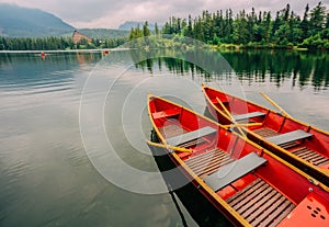 Horské pleso v Národnom parku Vysoké Tatry. Štrbské Pleso, Slovensko.