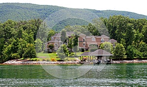 Mountain Lakeside Vacation Home