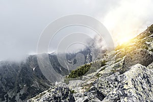 Horská krajina v zamračenom dni s dažďovými mrakmi. Tatry.