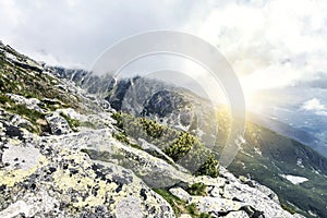 Horská krajina na zamračený den s dešťovými mraky. Tatry.