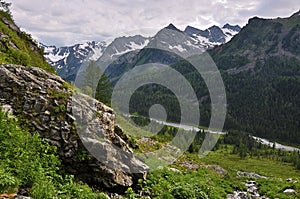 Montana de un rio el valle montanas 