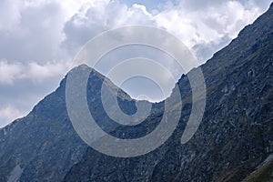 Horská panoráma z vrcholu Baníkov v slovenských Tatrách mo
