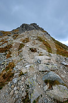 Horská panoráma z vrcholu Baníkov v slovenských Tatrách mo