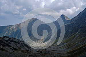 Horské panorama z vrcholu Baníkov ve slovenských Tatrách mo