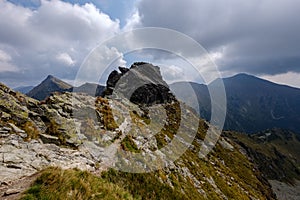 Horské panorama z vrcholu Baníkov ve slovenských Tatrách mo