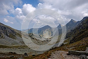 Horské panorama z vrcholu Baníkov ve slovenských Tatrách mo