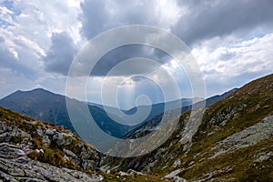 Horská panoráma z vrcholu Baníkov v slovenských Tatrách mo