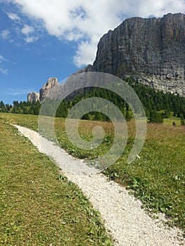 Mountain path in Dolimiti photo